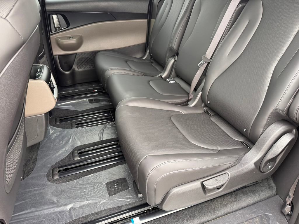 New 2026 Kia Carnival FWD image 28