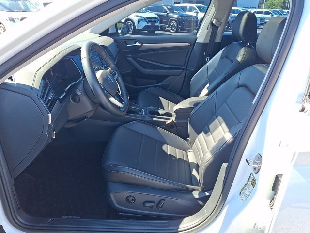 Used 2023 Volkswagen Jetta SE w/ Panoramic Sunroof Package FWD image 17