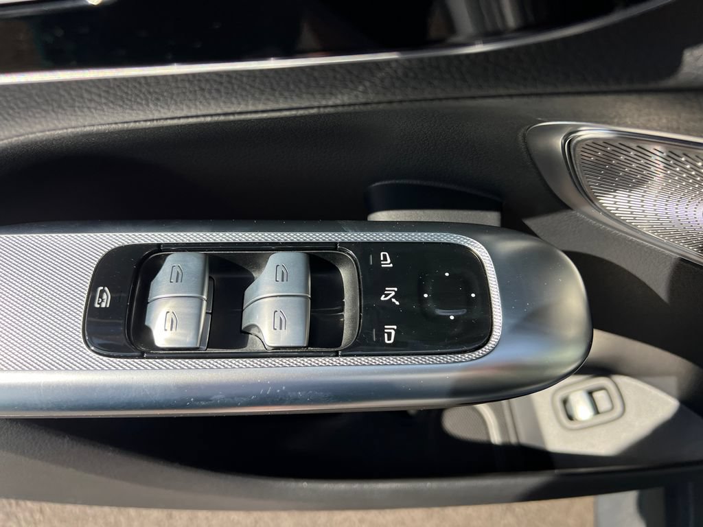 Used 2023 Mercedes-Benz GLC 300 4MATIC image 11