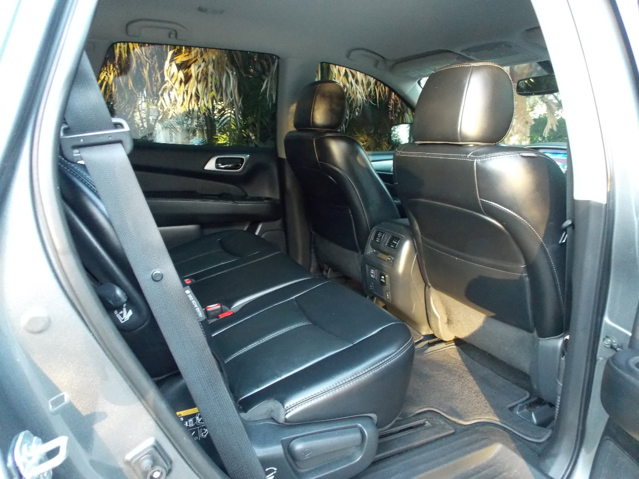 Used 2018 Nissan Pathfinder SL w/ Midnight Edition Package image 10