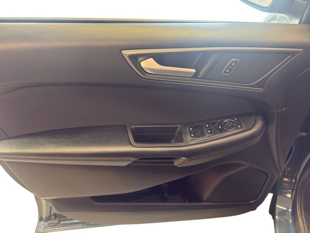 Used 2016 Ford Edge SE image 13