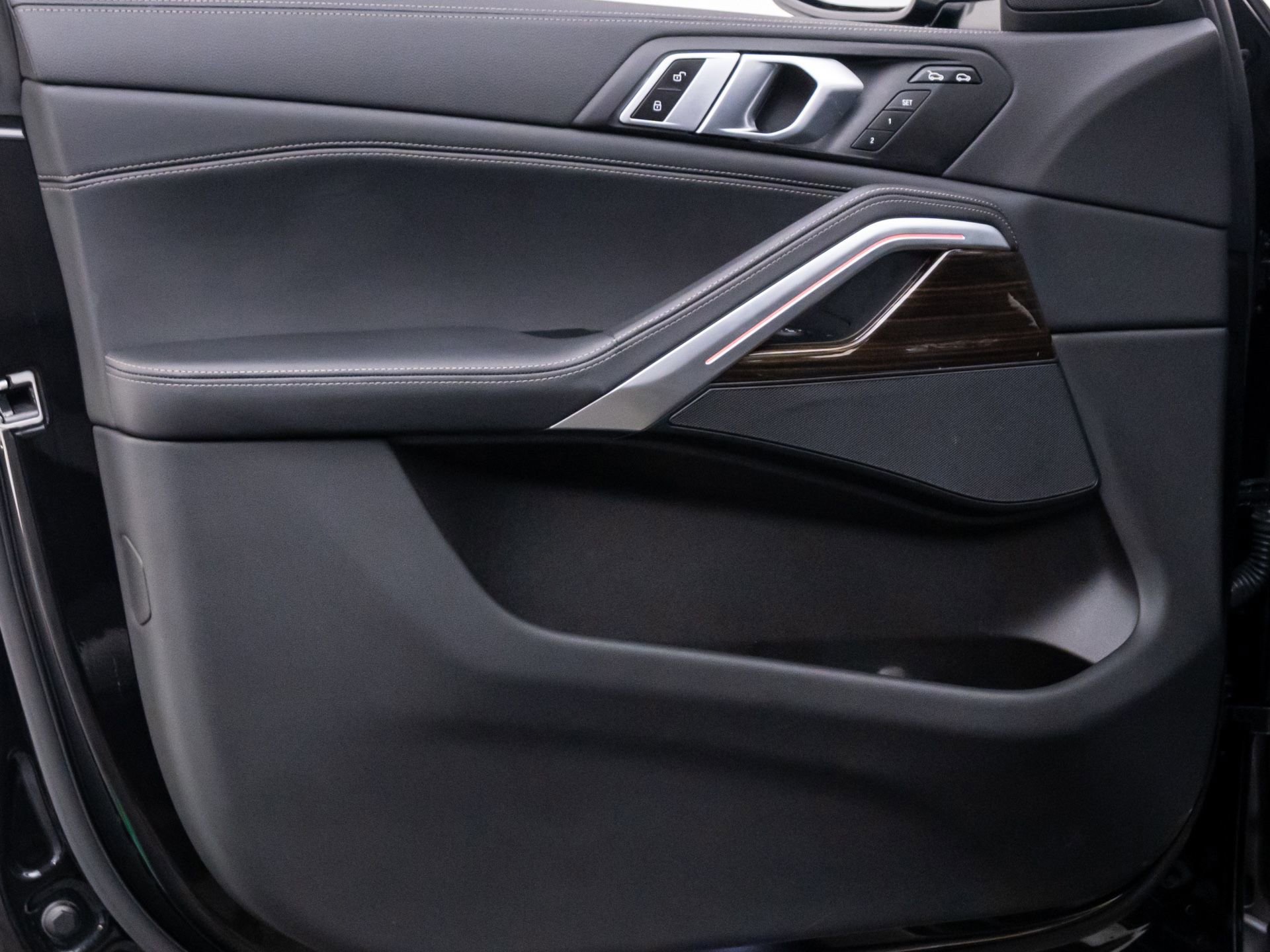 Used 2023 BMW X6 xDrive40i w/ Climate Comfort Package image 13