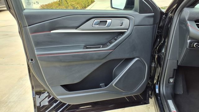 Used 2025 Ford Explorer ST-Line w/ ST-Line Street Pack image 17