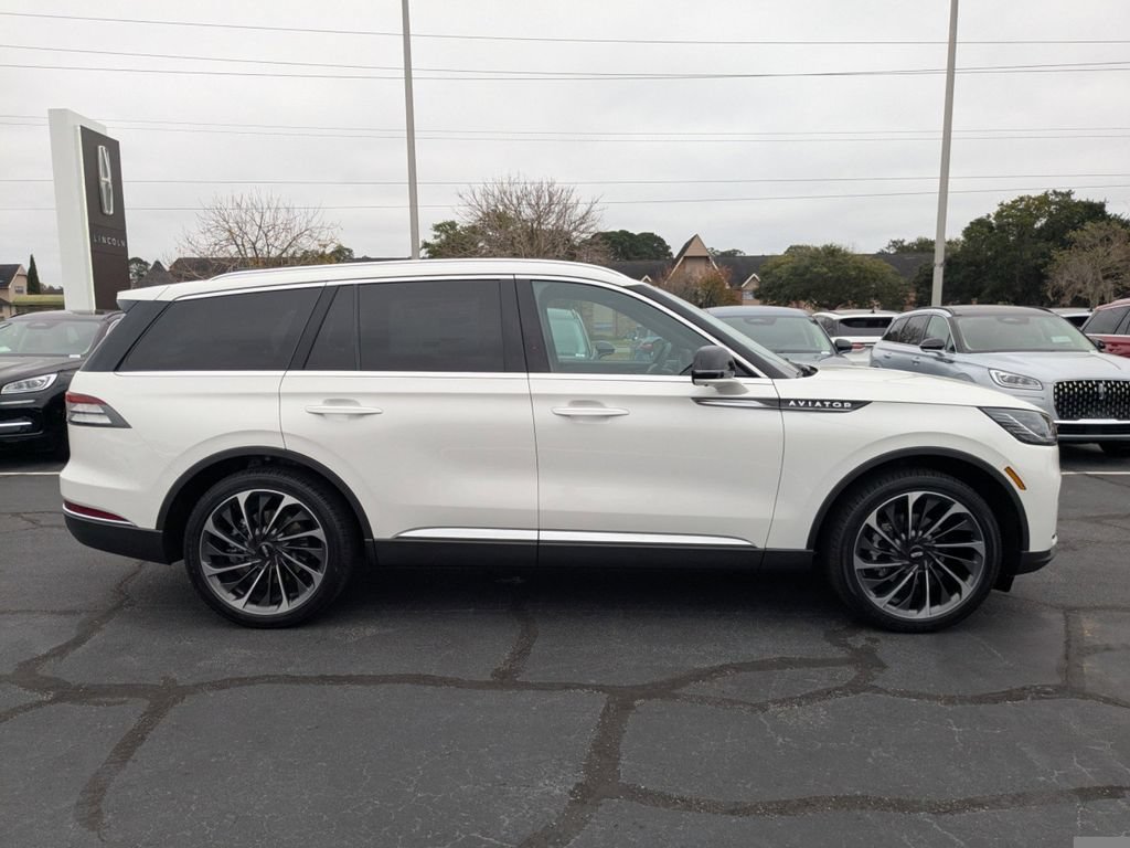 New 2026 Lincoln Aviator Reserve w/ Illumination Package RWD image 3