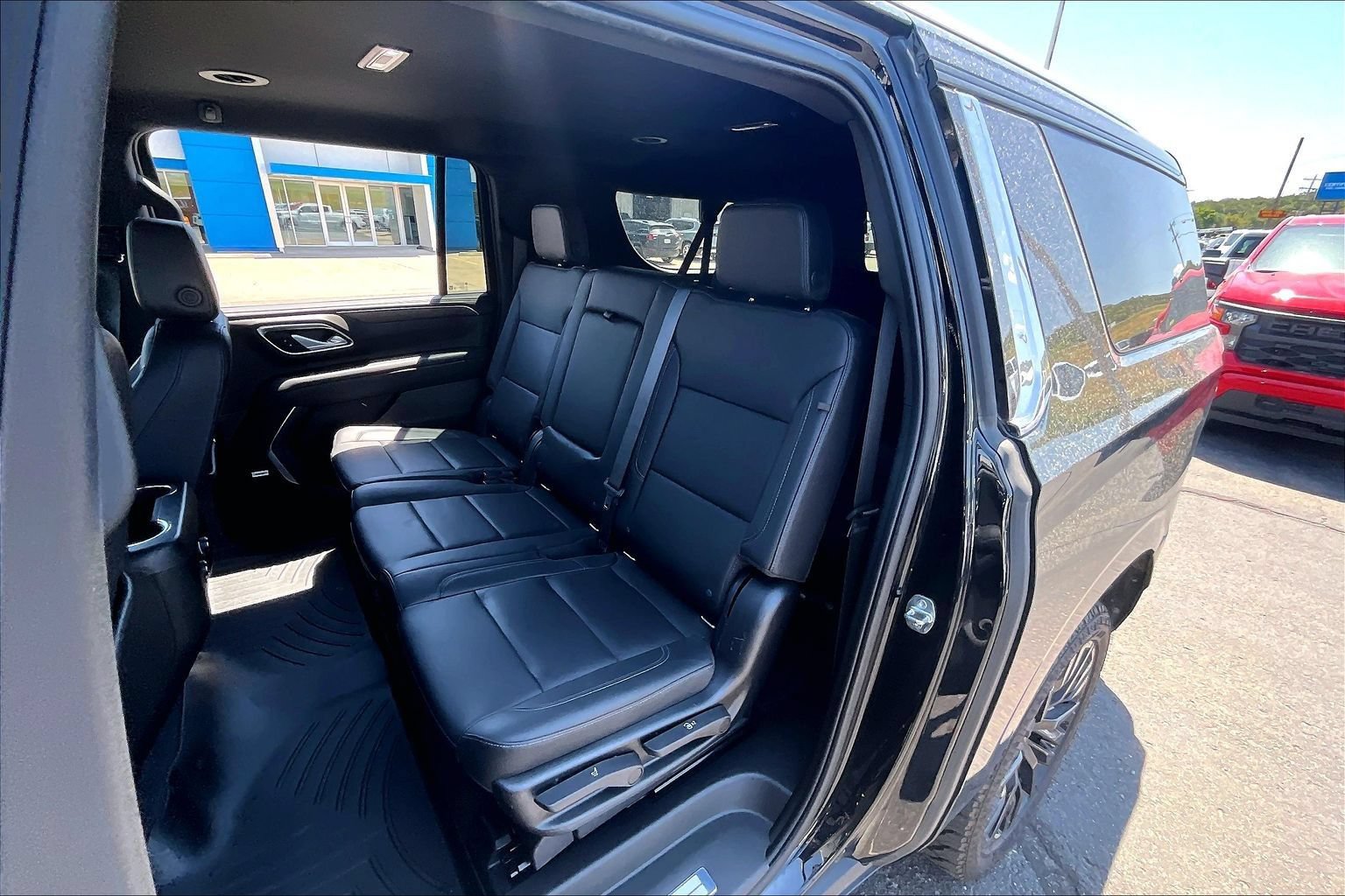 Used 2022 Chevrolet Suburban LT AWD/4WD image 26