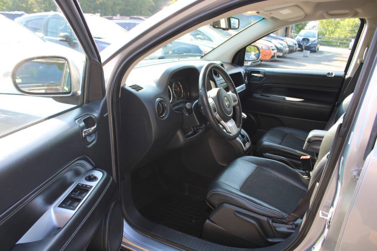 Used 2016 Jeep Compass Latitude image 23