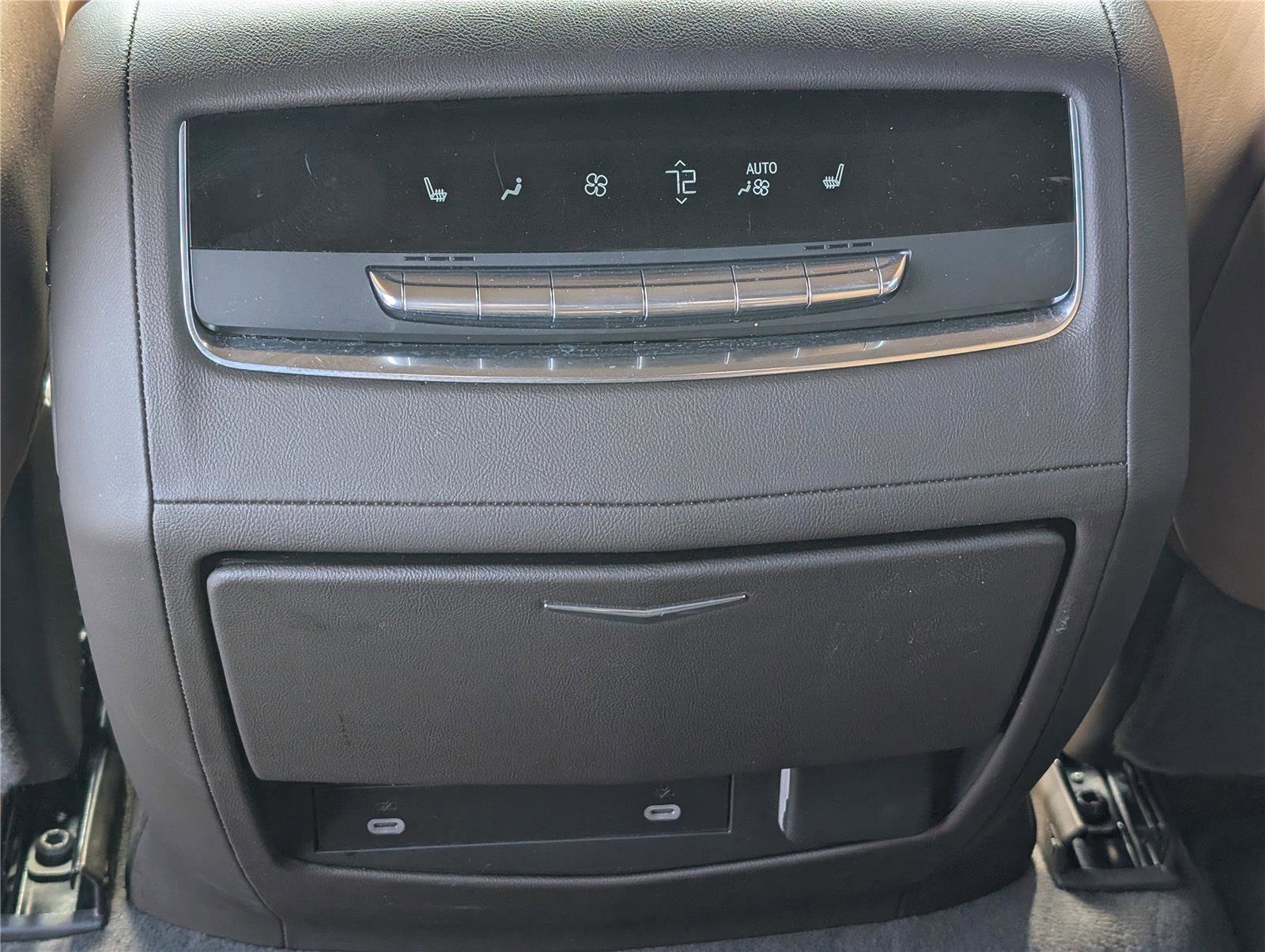 Used 2022 Cadillac Escalade Premium Luxury AWD/4WD image 21