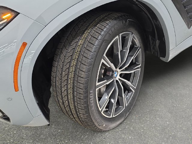 Used 2024 BMW X5 xDrive40i w/ M Sport Package AWD/4WD image 30