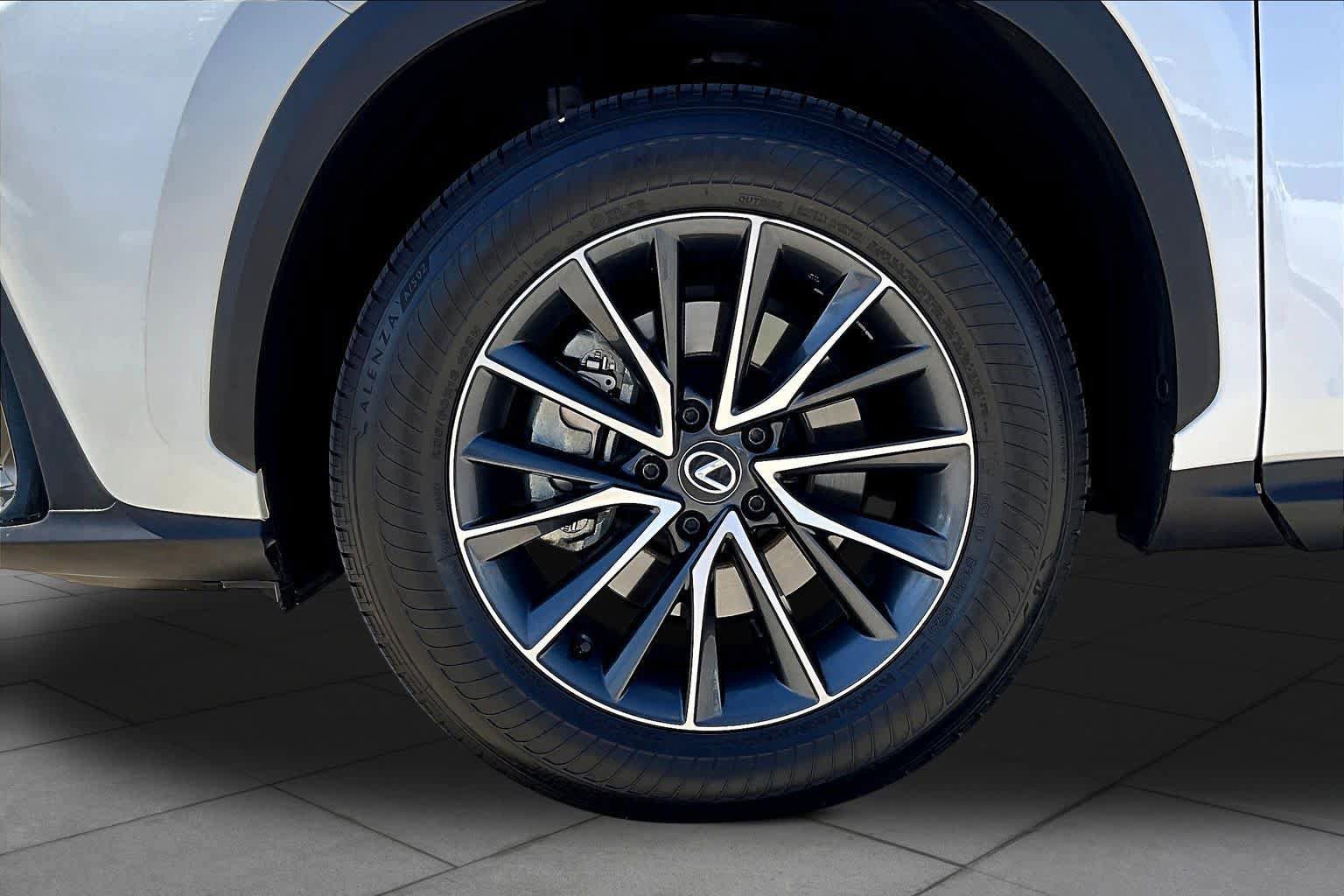 Used 2025 Lexus NX 250 FWD w/ Accessory Package (Z1) image 9