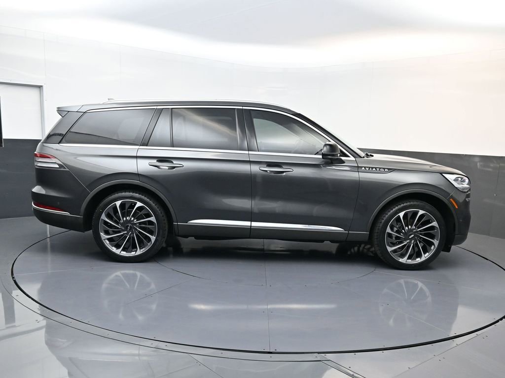 Used 2020 Lincoln Aviator Reserve w/ Equipment Group 202A image 2