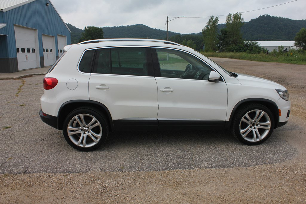 Used 2013 Volkswagen Tiguan SEL AWD/4WD image 4
