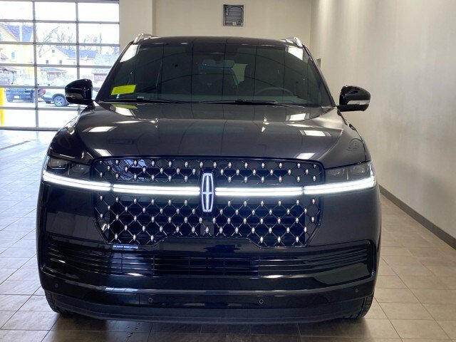 New 2026 Lincoln Navigator L Black Label AWD/4WD image 3