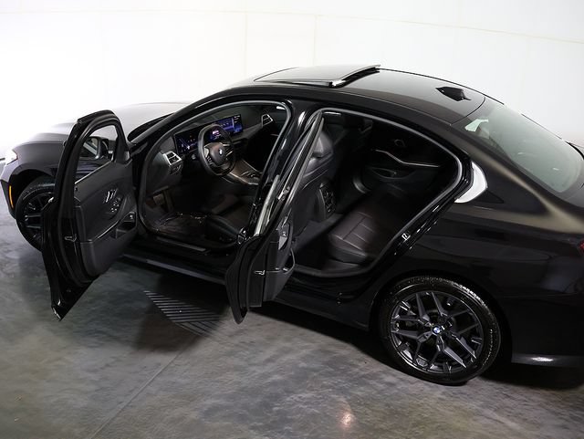 Used 2026 BMW 330i xDrive Sedan AWD/4WD image 5