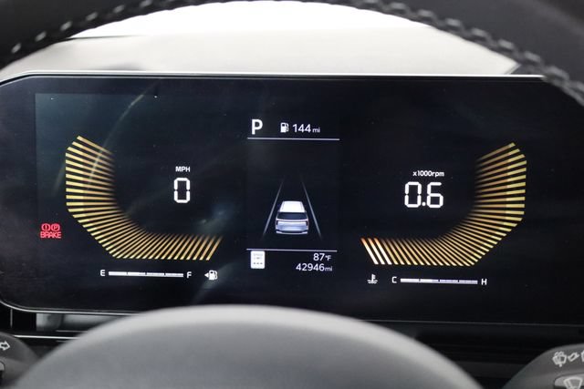 Certified 2025 Kia Carnival FWD image 11