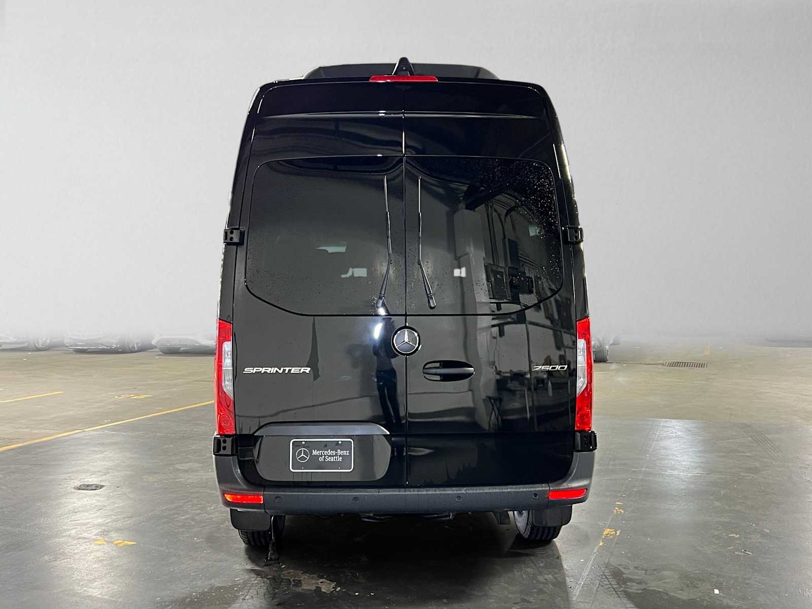 Used 2025 Mercedes-Benz Sprinter 2500 image 4
