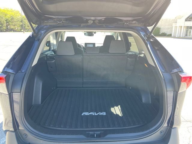 Used 2021 Toyota RAV4 XLE w/ XLE Grade Weather Package AWD/4WD image 17