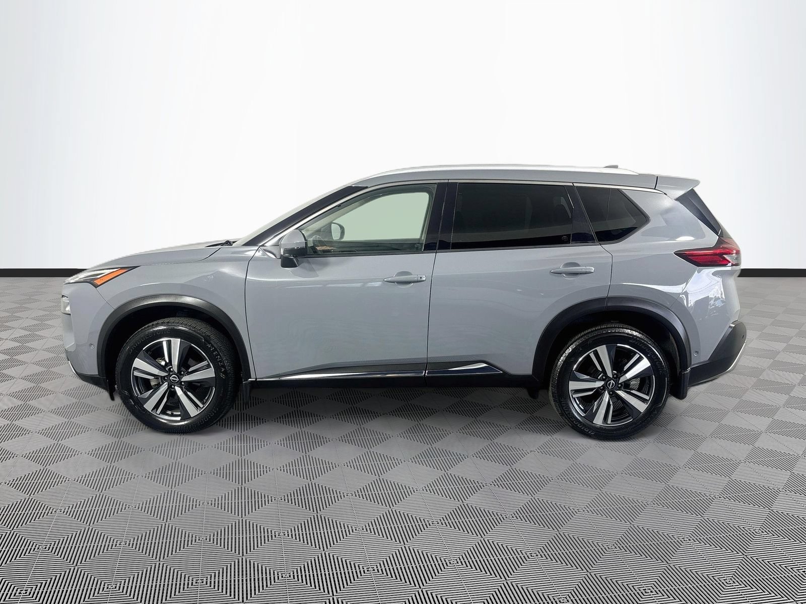 Used 2023 Nissan Rogue Platinum w/ Platinum Premium Package FWD image 4