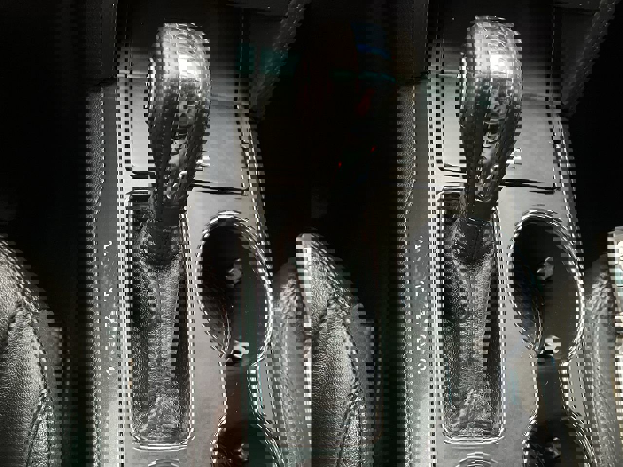 Used 2018 Ford Explorer XLT w/ Equipment Group 202A AWD/4WD image 26