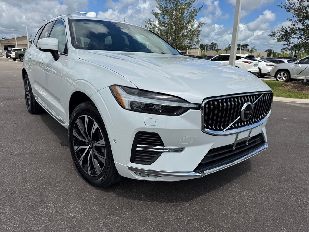 Used 2023 Volvo XC60 B5 Plus image 11