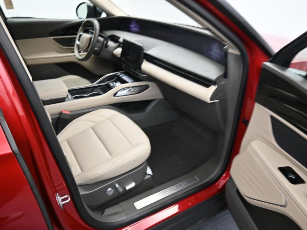 Used 2025 Lincoln Nautilus Premier image 20
