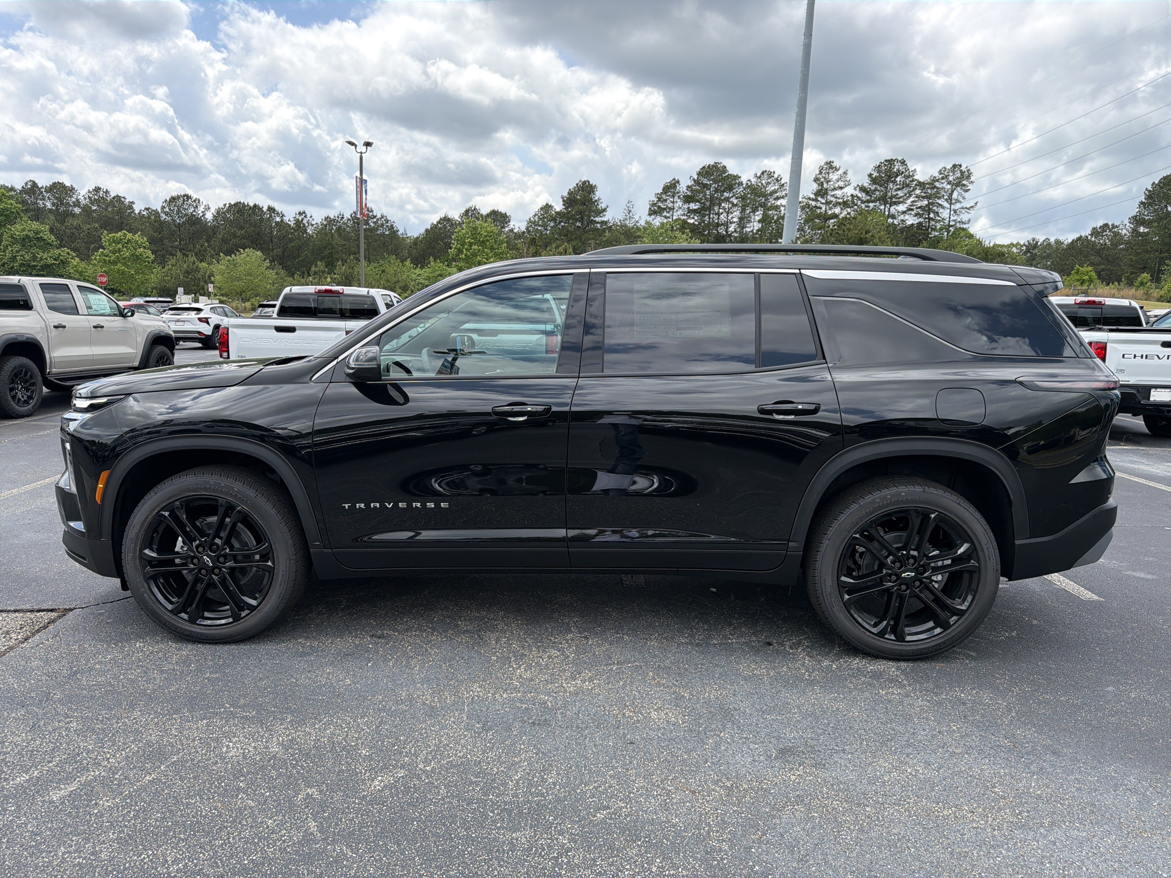 New 2026 Chevrolet Traverse LT w/ LPO, Floor Liner Package FWD image 8