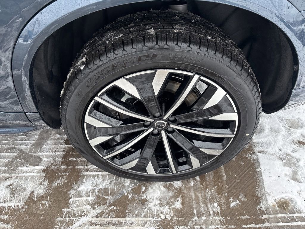 New 2026 Volvo XC90 B6 Ultra w/ Protection Package Premier image 16