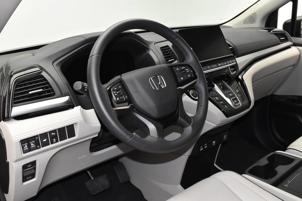 Used 2025 Honda Odyssey Touring image 17
