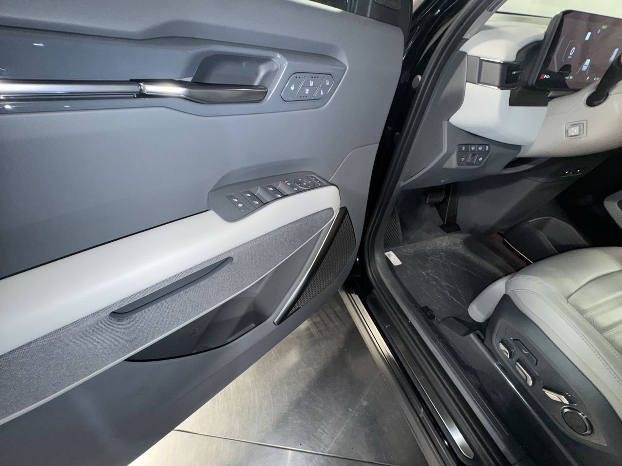 New 2026 Kia EV9 Land image 17