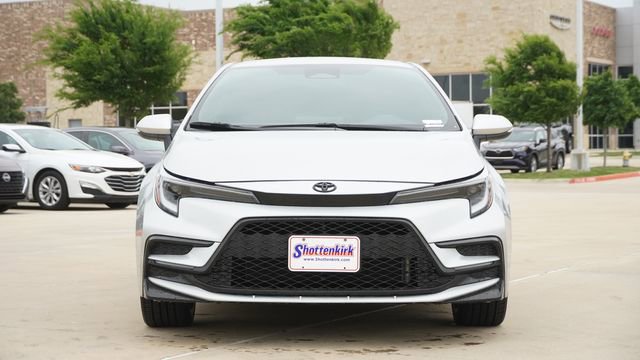 Used 2024 Toyota Corolla SE FWD image 2