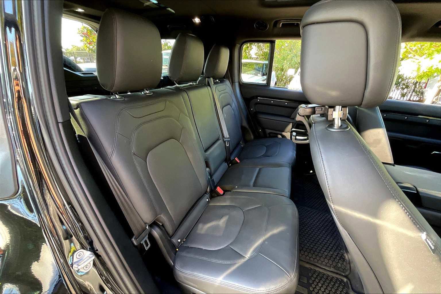 Used 2025 Land Rover Defender 130 S image 29