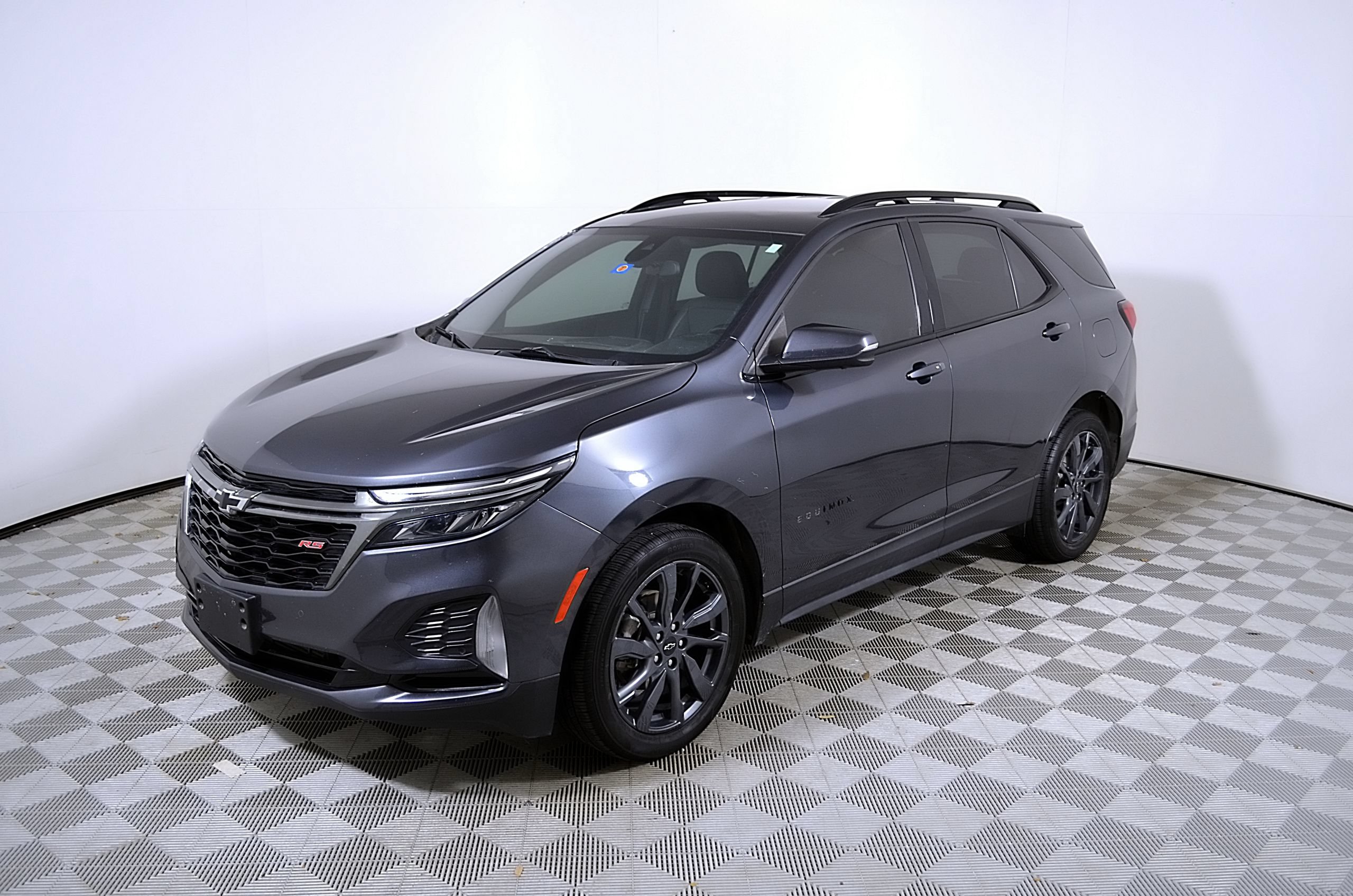 Used 2022 Chevrolet Equinox RS w/ Infotainment Package FWD image 3