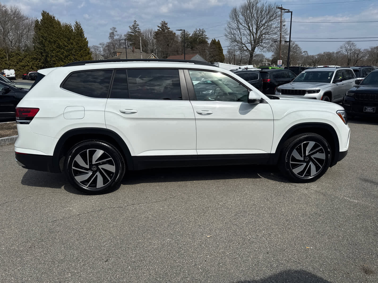 Used 2025 Volkswagen Atlas SE AWD/4WD image 7