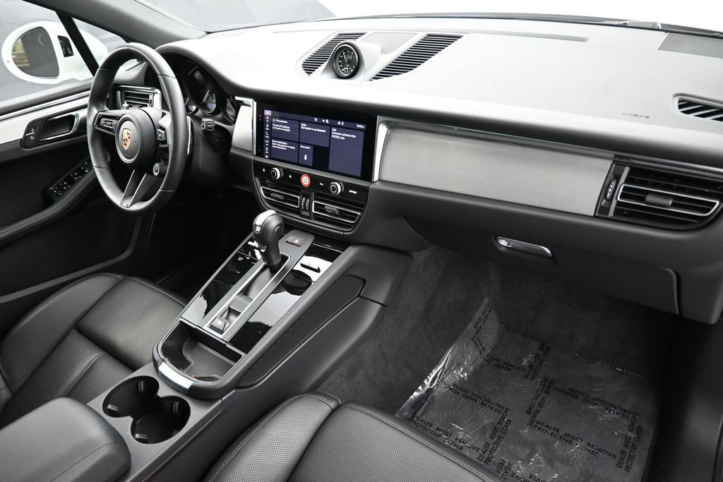 Certified 2026 Porsche Macan AWD/4WD image 30