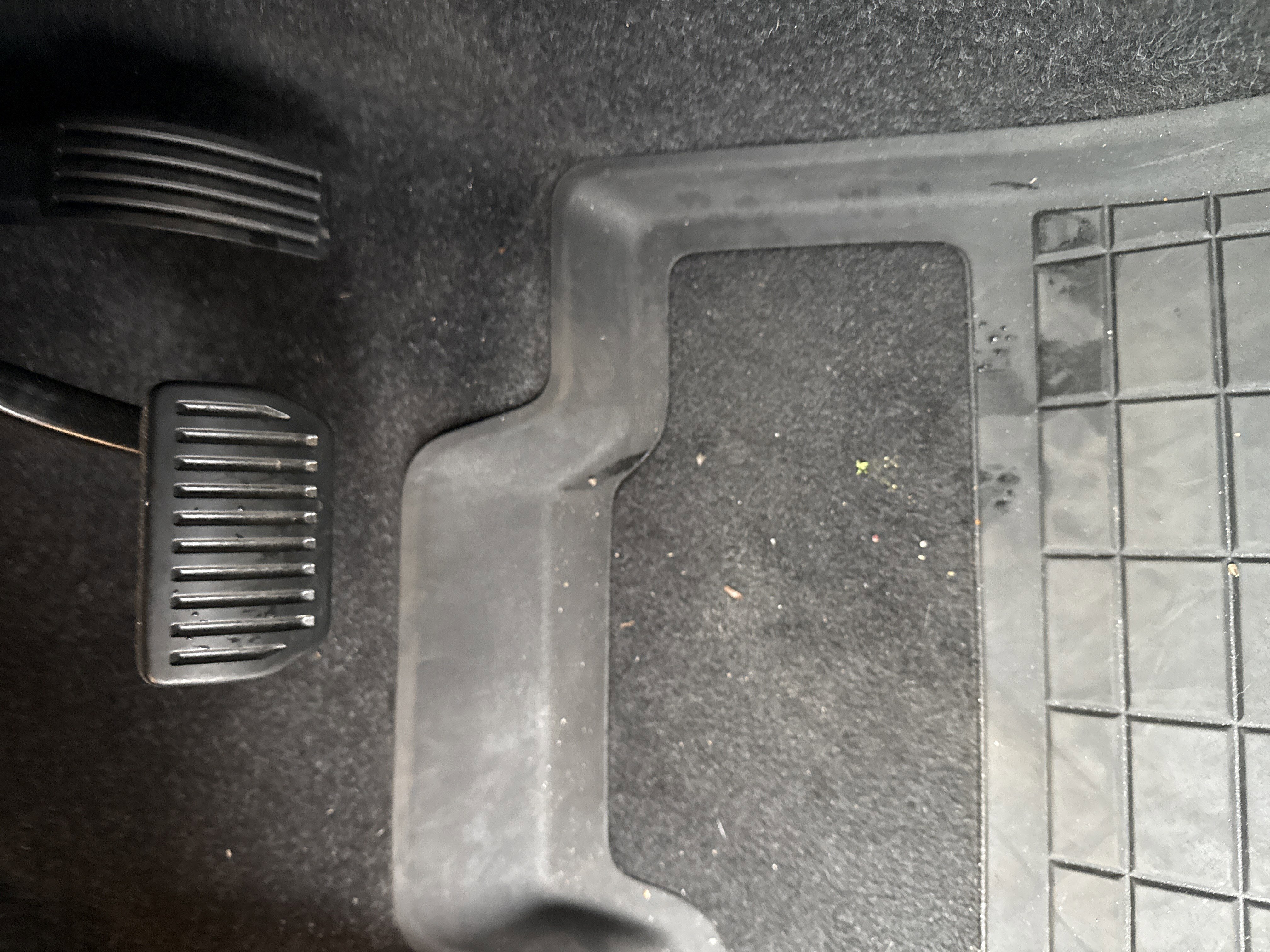 Used 2023 Volvo XC40 Recharge Core image 16