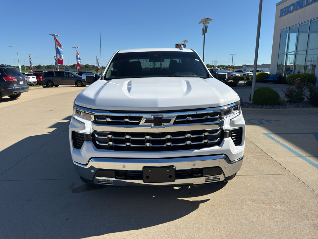 Used 2022 Chevrolet Silverado 1500 LTZ AWD/4WD image 2