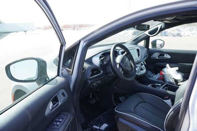 New 2026 Chrysler Pacifica Limited w/ S Appearance Package image 11