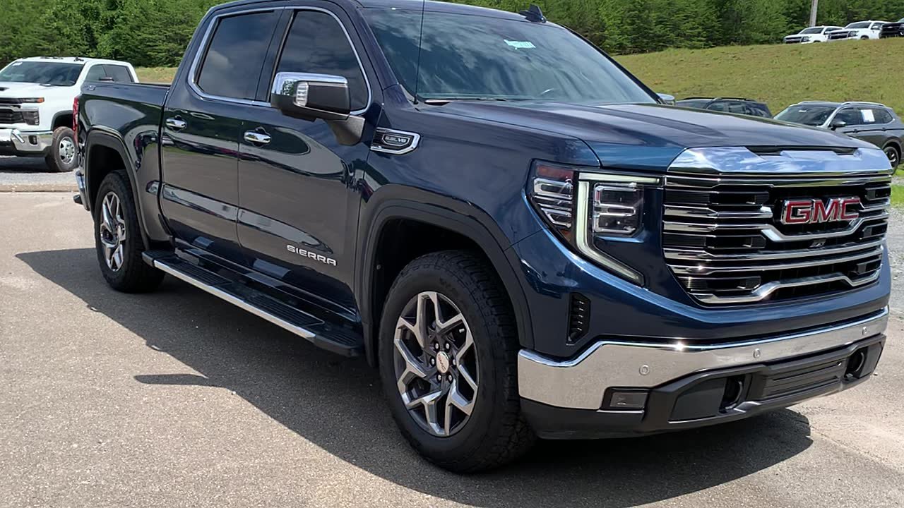 Used 2022 GMC Sierra 1500 SLT w/ SLT Premium Plus Package AWD/4WD image 6