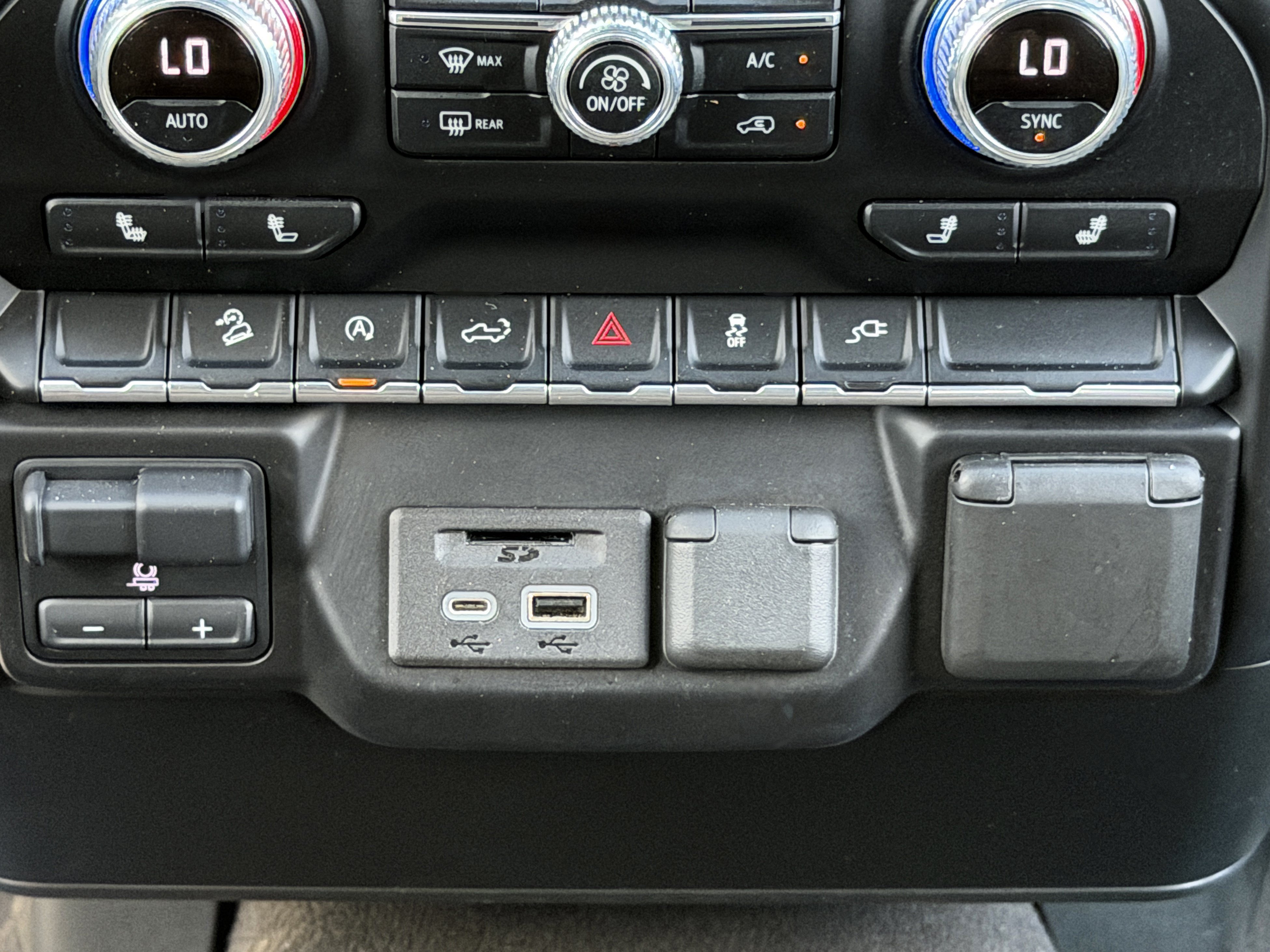 Used 2021 GMC Sierra 1500 SLT w/ X31 Off-Road Package AWD/4WD image 27