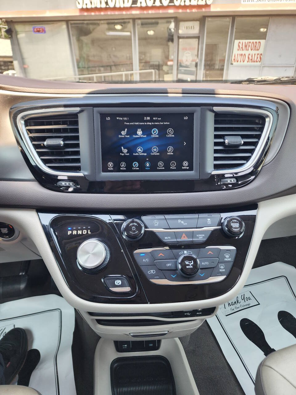 Used 2019 Chrysler Pacifica Touring-L FWD image 16
