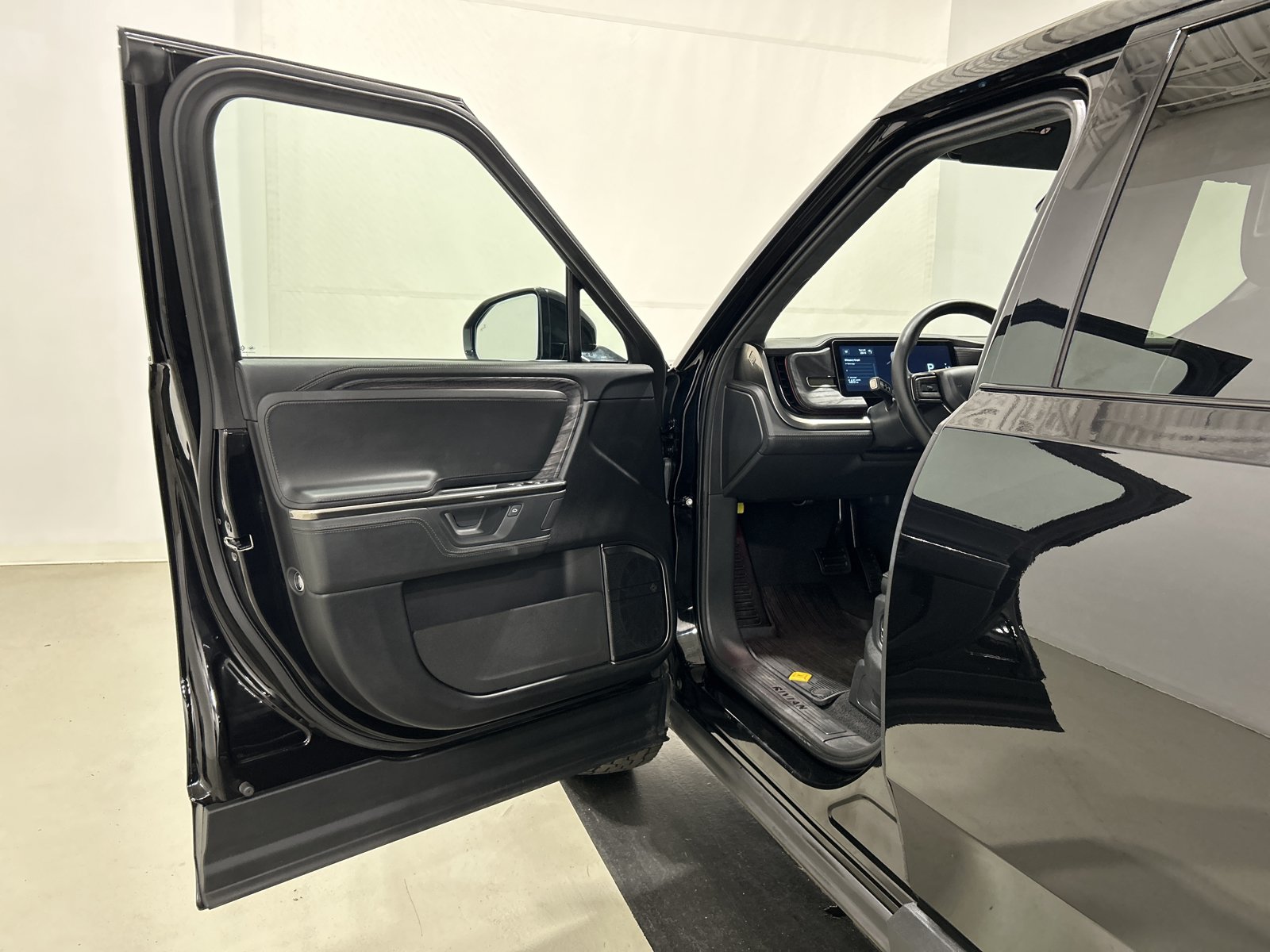Used 2025 Rivian R1T Adventure AWD/4WD image 16