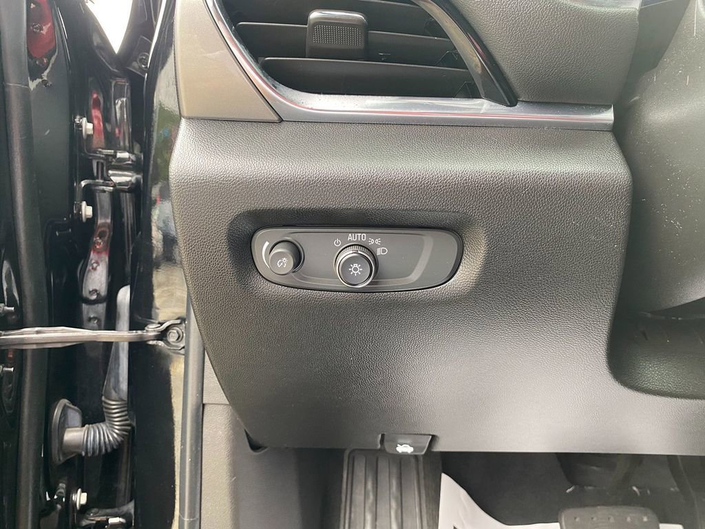 Used 2023 Chevrolet Traverse LT image 14