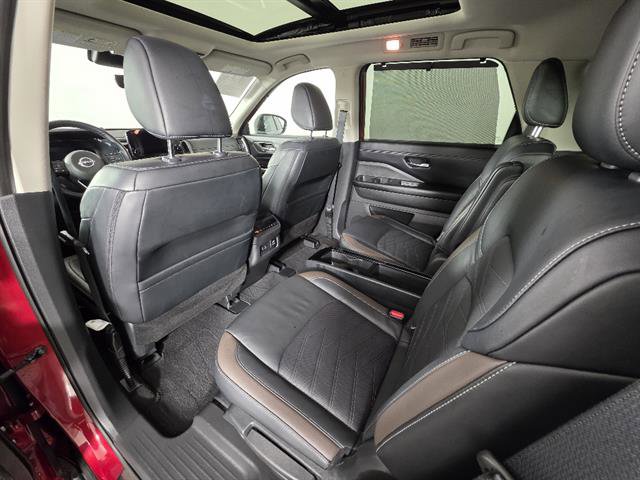 Used 2024 Nissan Pathfinder Platinum w/ Lighting Package (N93) image 30