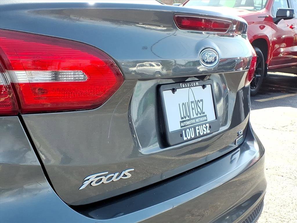 Used 2018 Ford Focus SE w/ SE Appearance Package image 34
