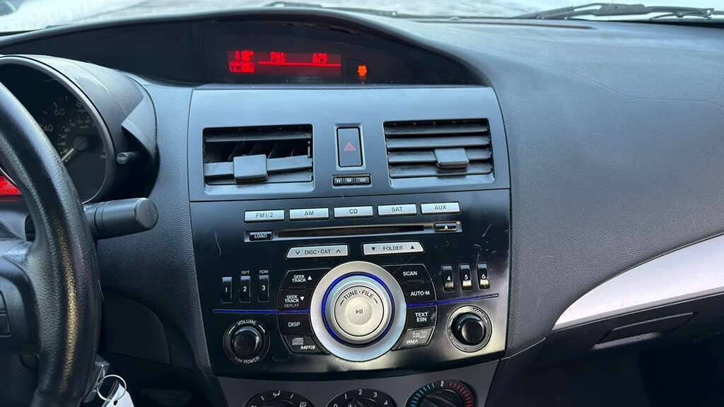 Used 2010 MAZDA MAZDA3 i Touring image 14