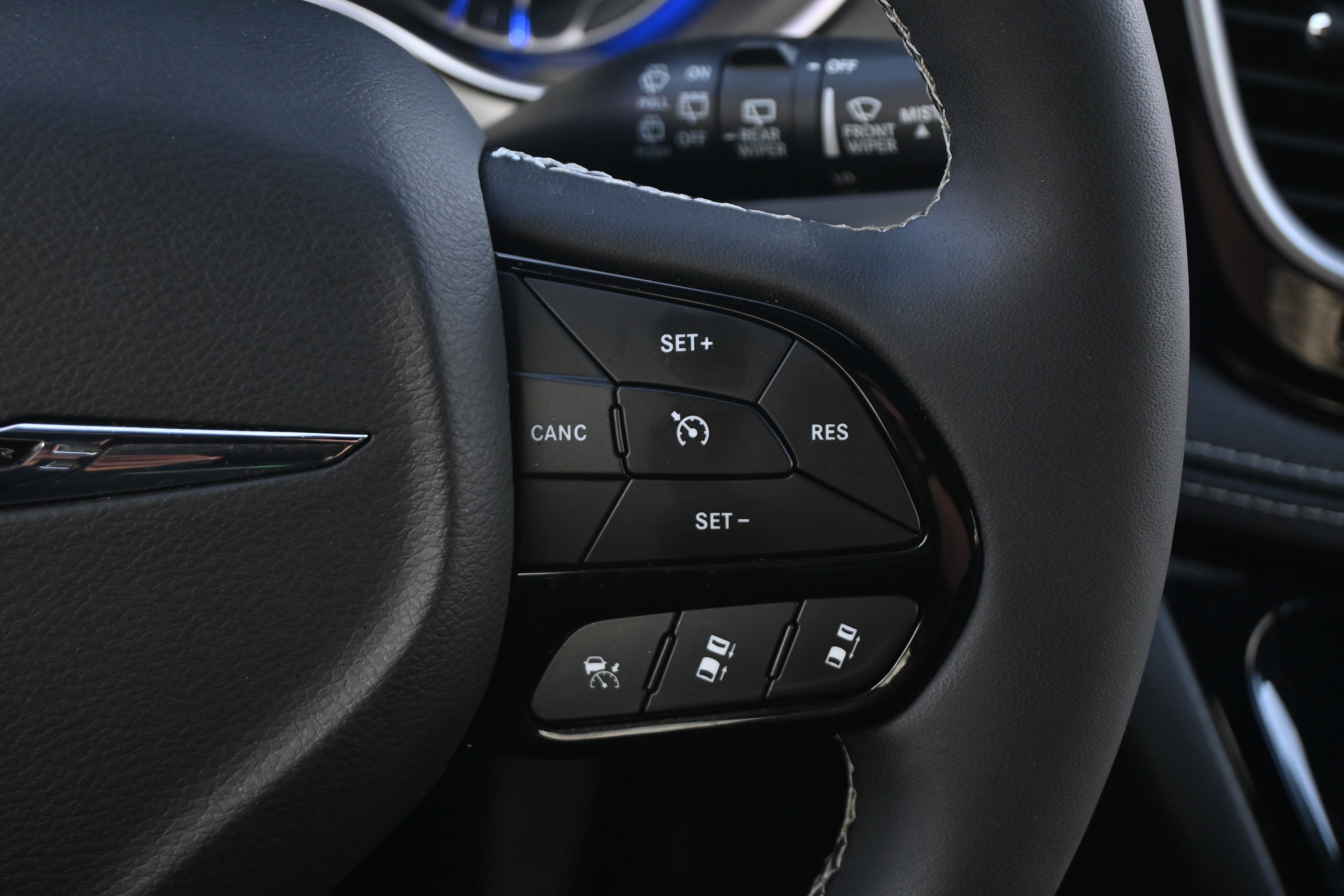 Used 2024 Chrysler Pacifica Limited w/ S Appearance Package FWD image 32