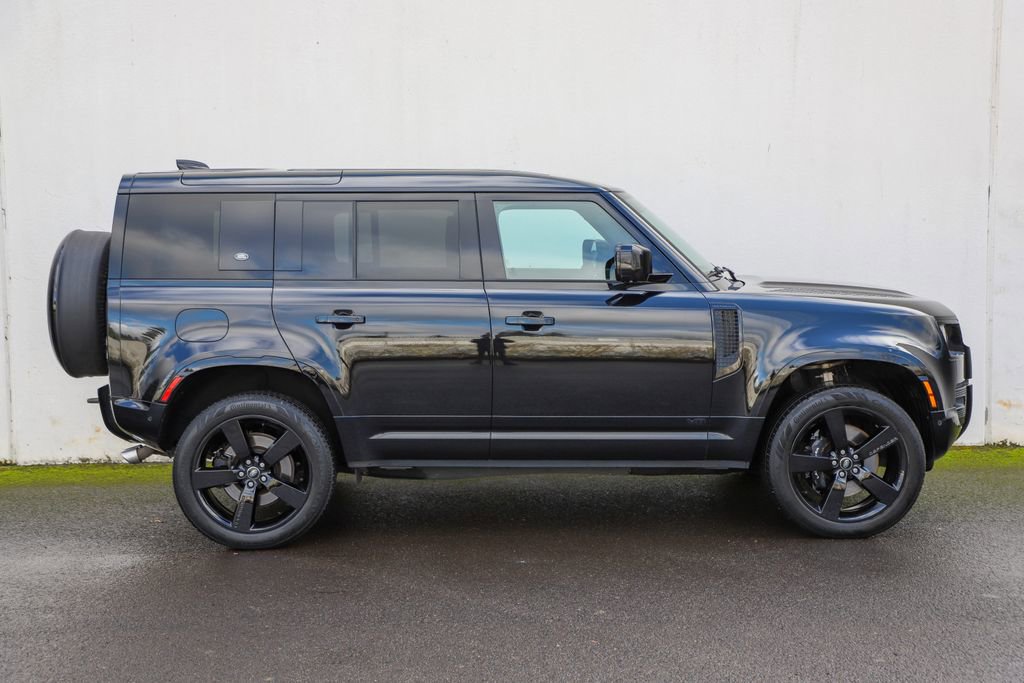 Used 2024 Land Rover Defender 110 V8 AWD/4WD image 3