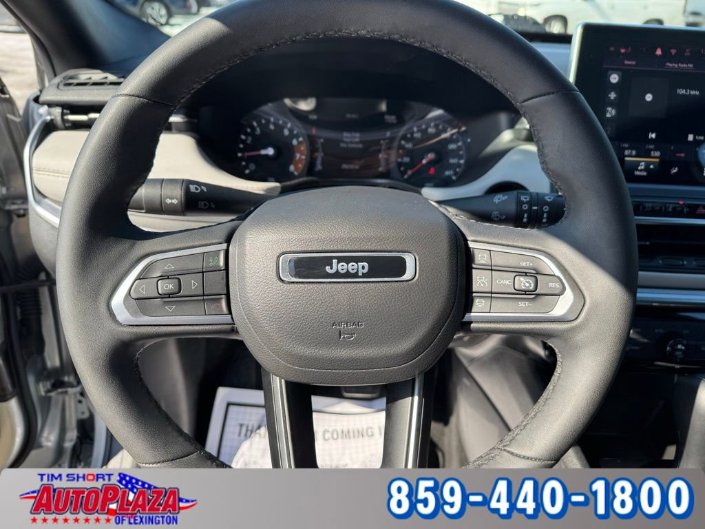 Used 2025 Jeep Compass Limited image 24