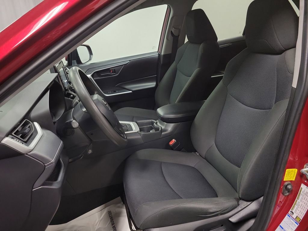 Used 2021 Toyota RAV4 LE image 13