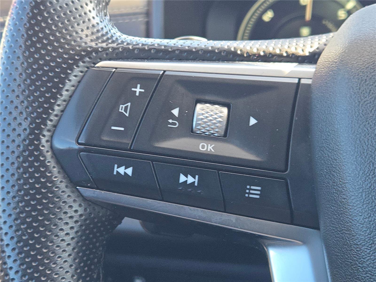 Used 2024 Mitsubishi Outlander 4WD Plug-In Hybrid image 36