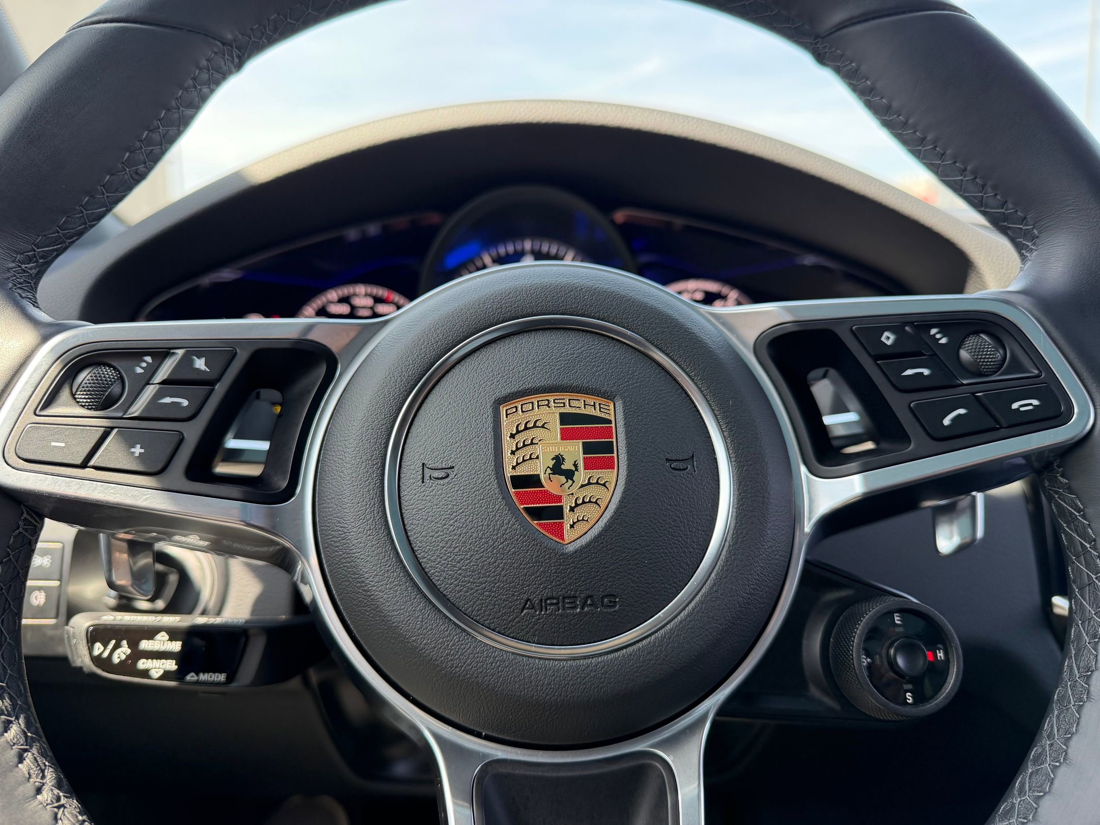 Used 2023 Porsche Cayenne E-Hybrid image 31